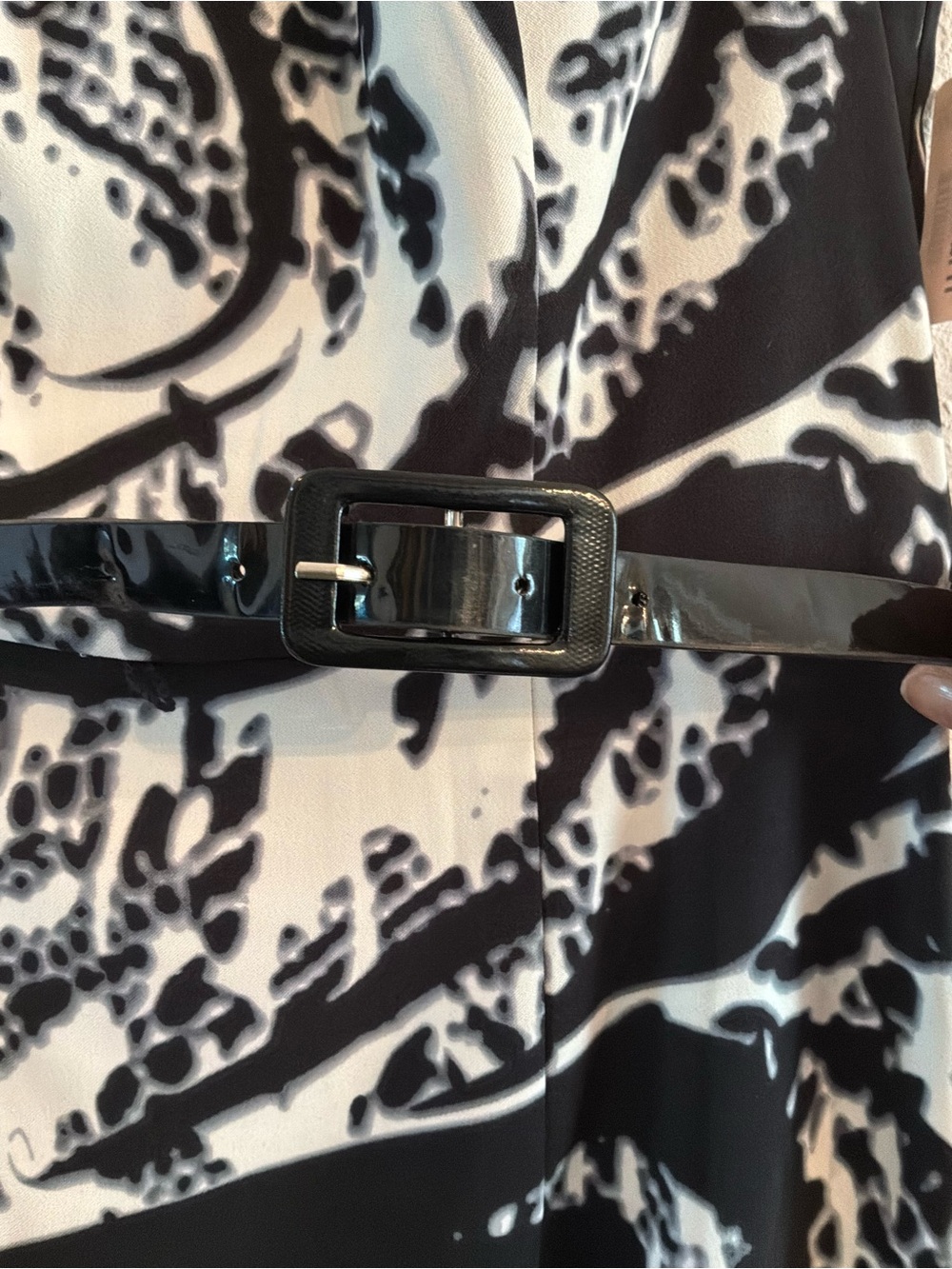 dressbarn Black and White Abstract Print Sheath Dress - Picture 8 of 10